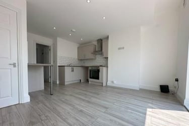 2 bed flat, Highland Road, Southsea, Portsmouth, PO49DA - Image 1